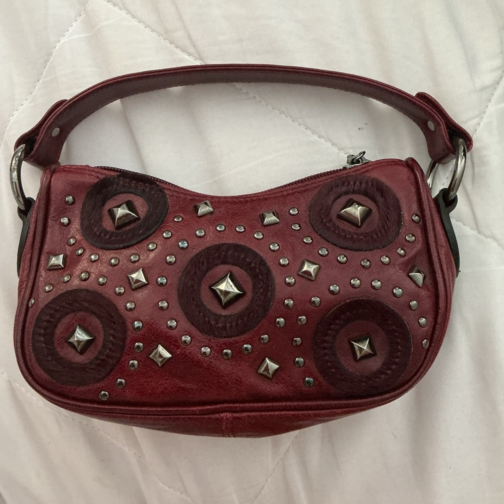 Berge Burgundy faux leather mini shoulder bag with studs and silver accents